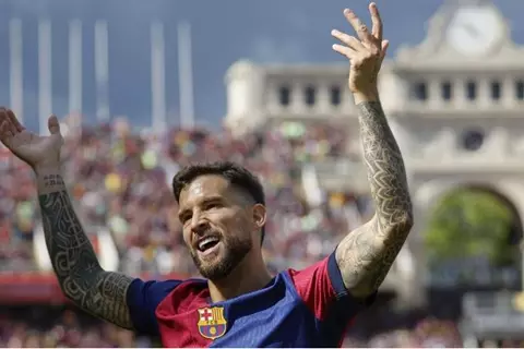  صفقة النصر المنتظرة.. لماذا يرحل إينيجو مارتينيز مجانًا عن برشلونة؟